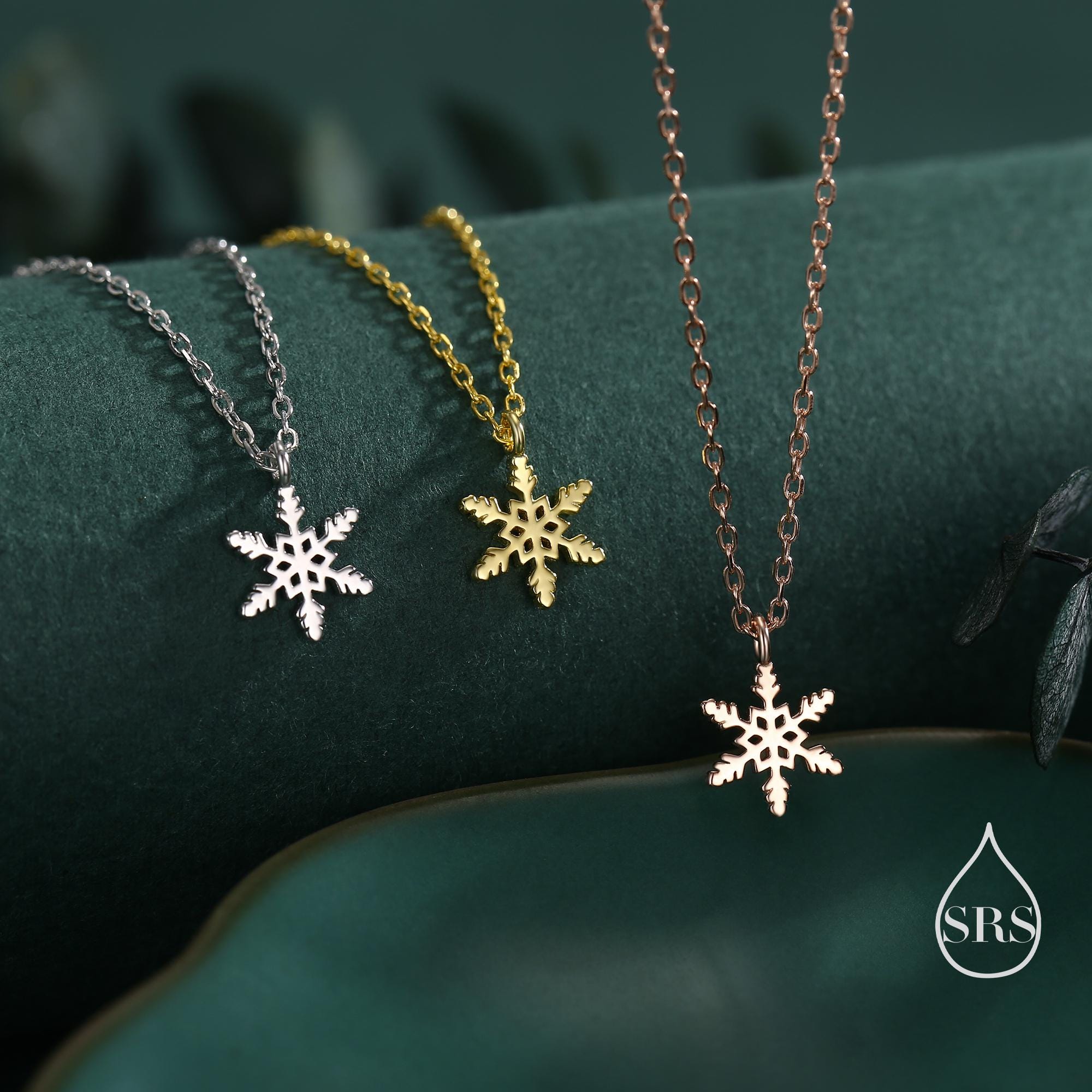 Very Small Snowflake Pendant Necklace in Sterling Silver, Cute Snowflake Necklace, Silver Snow Necklace
