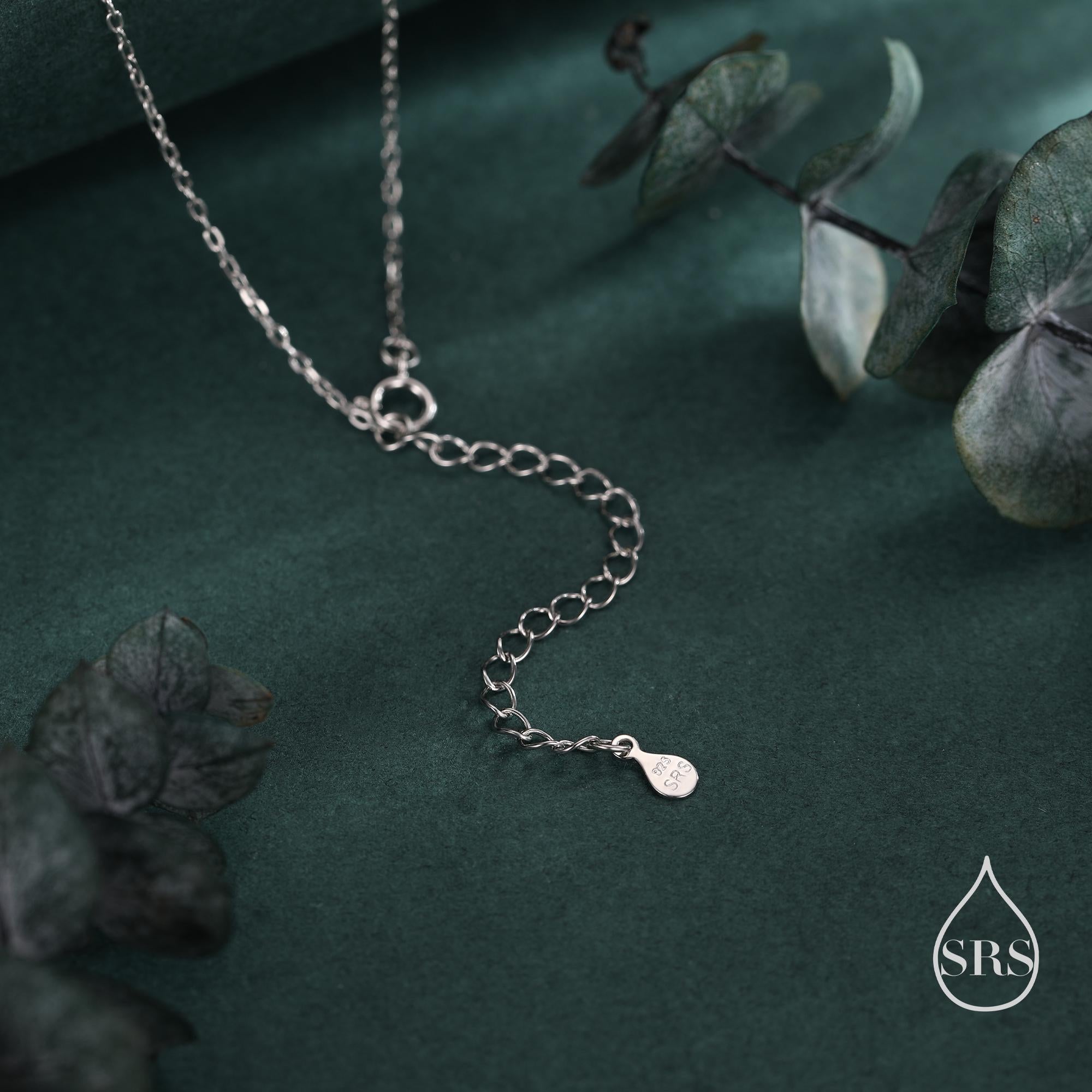 Delicate Robin Bird Bracelet in Sterling Silver with a Satellite Chain, Nature Inspired Bird Jewellery, Minimalist, Simple and Tiny